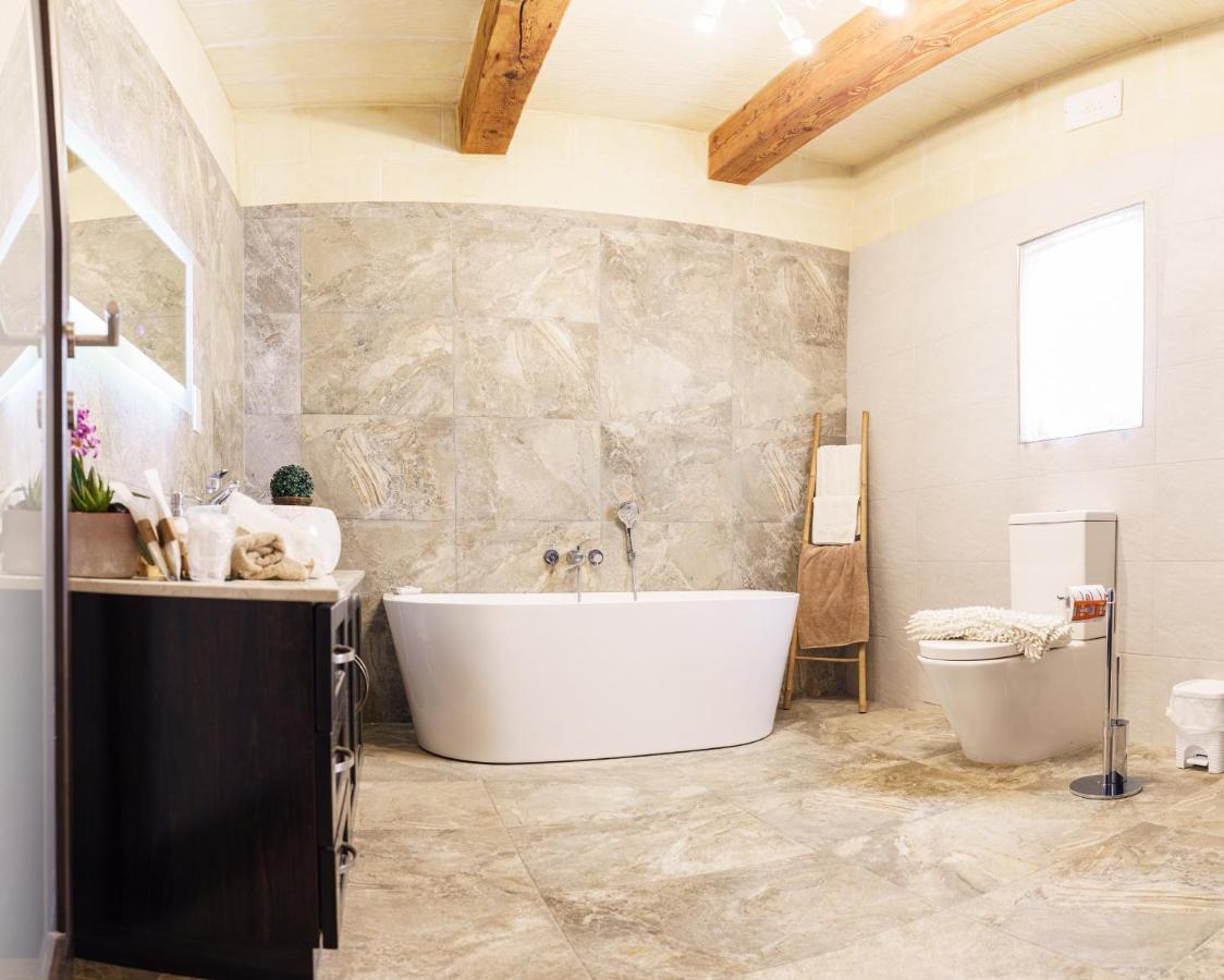 Ajuga Luxury Boutique B&B Qala Eksteriør billede