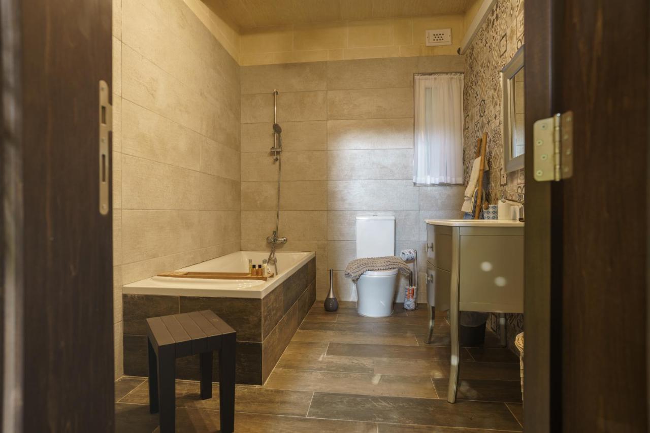 Ajuga Luxury Boutique B&B Qala Eksteriør billede