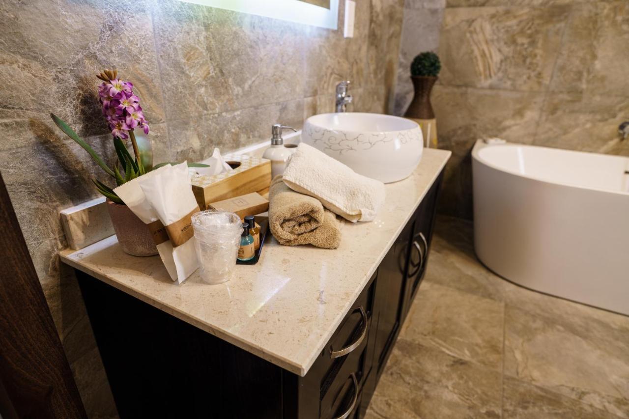 Ajuga Luxury Boutique B&B Qala Eksteriør billede